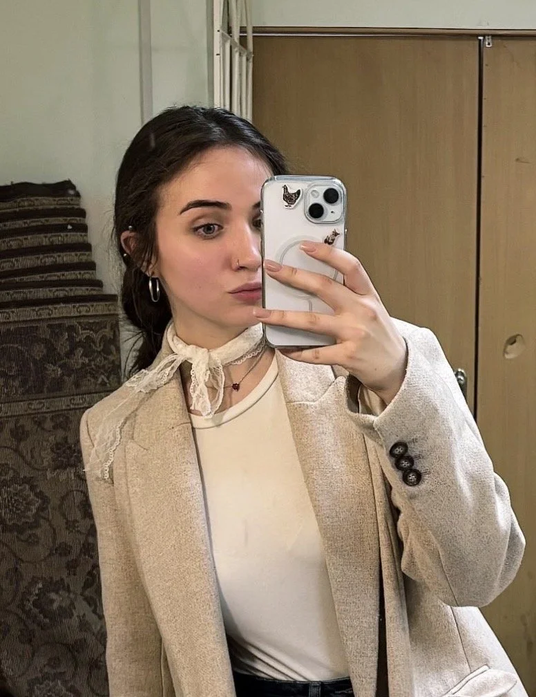 Beautiful girl love show her outfits image 2