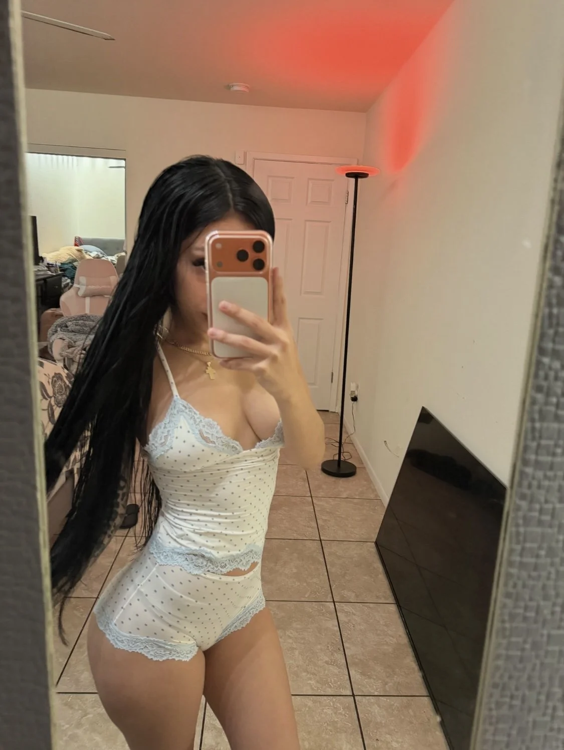 Novinha branquinha vazada na siririca pro namorado se exibindo, rabuda no anal videos novos namorada image 2