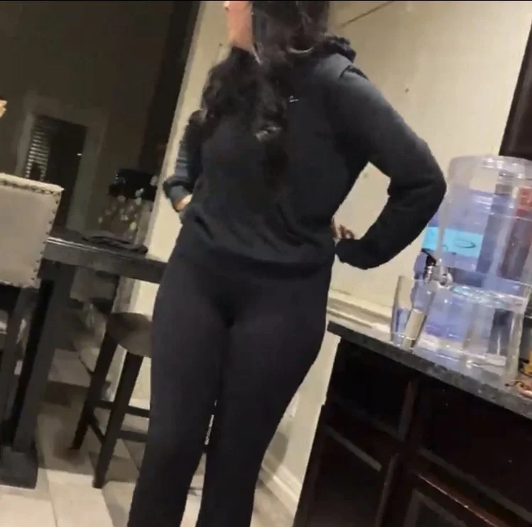 Thick stepsis catches brother recording her at dinner image 4
