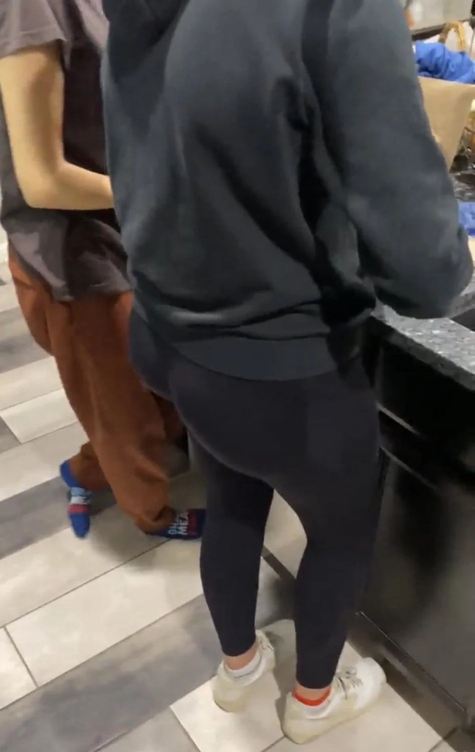 Thick stepsis catches brother recording her at dinner image 5