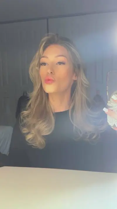 stunning ex Liz, 23, USA cover image