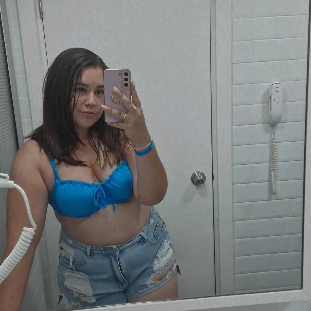 Chubby slut Sheniz image 2