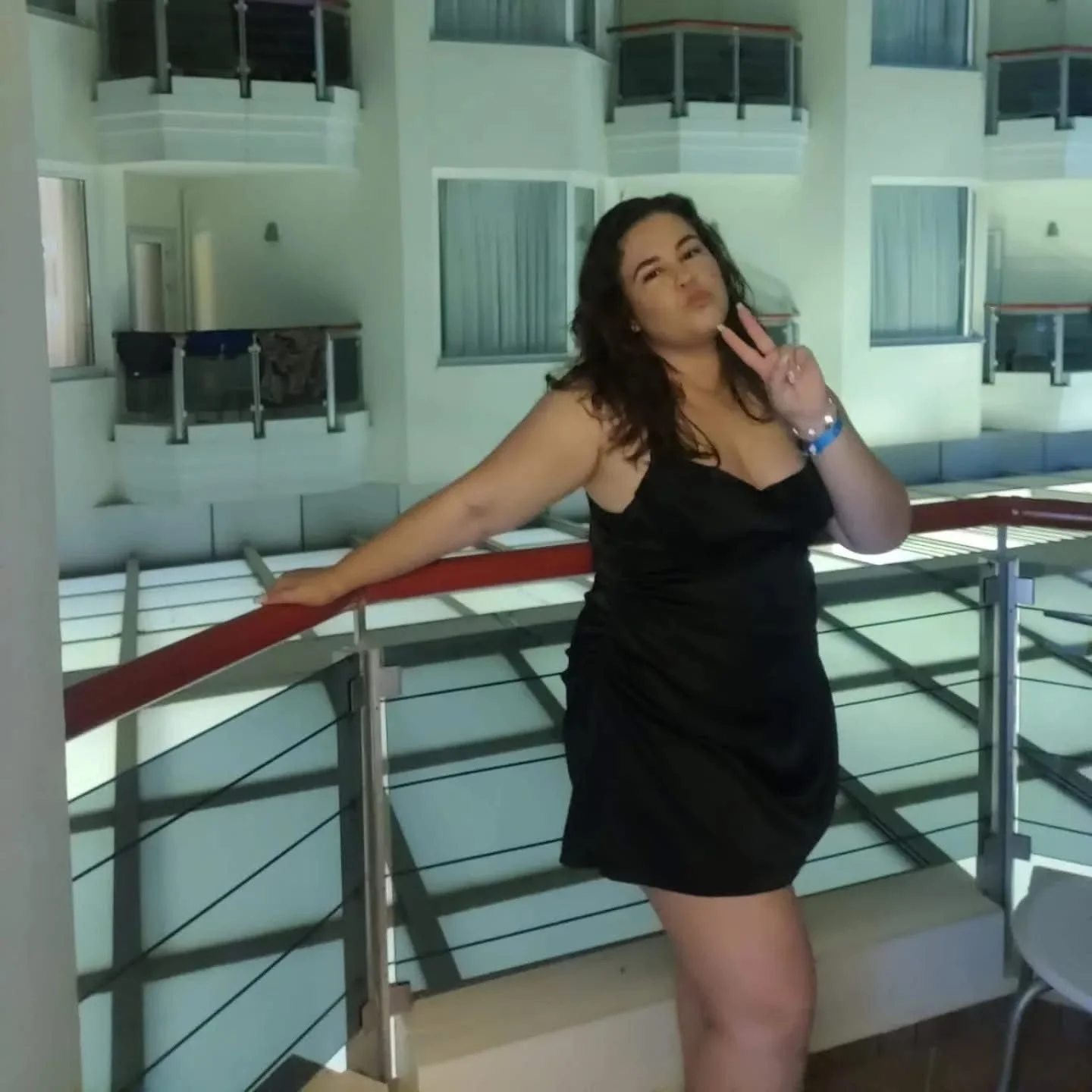 Chubby slut Sheniz image 4