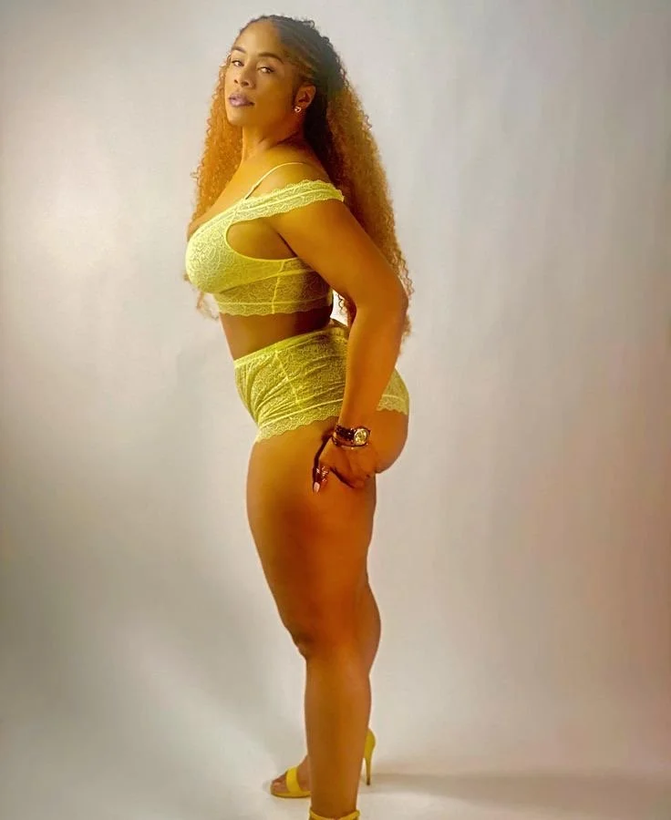 Jamaican 81 (thick milf) image 10