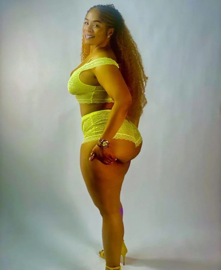 Jamaican 81 (thick milf) image 11