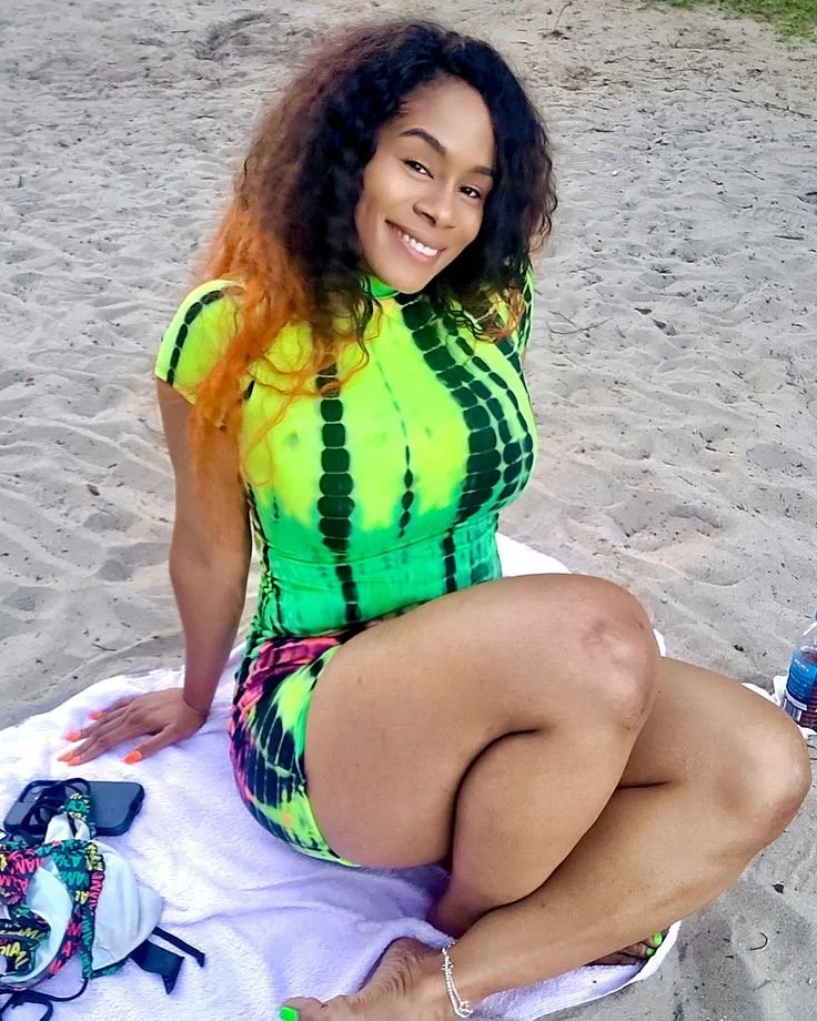Jamaican 81 (thick milf) image 12