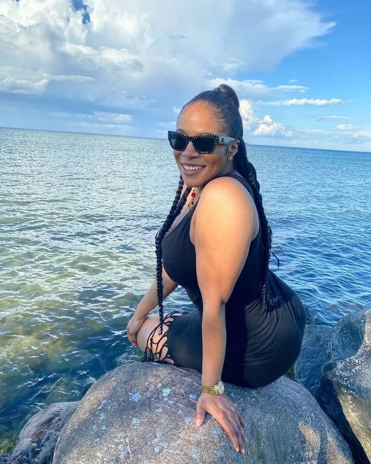 Jamaican 81 (thick milf) image 16