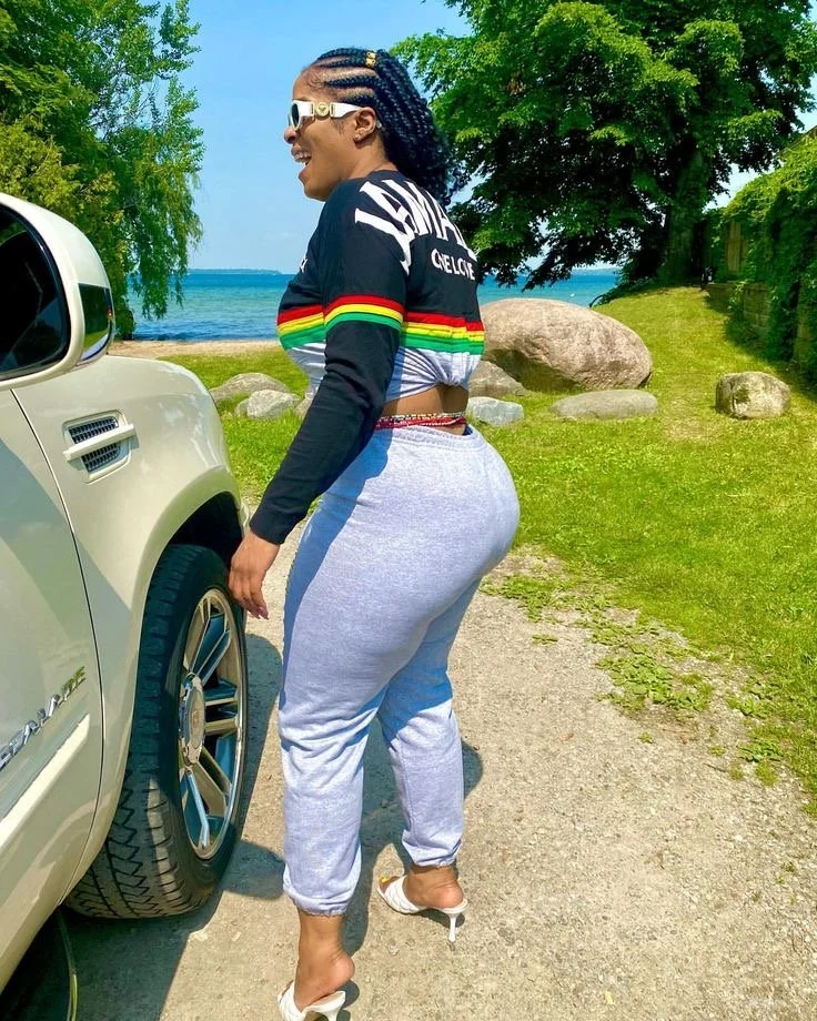 Jamaican 81 (thick milf) image 41