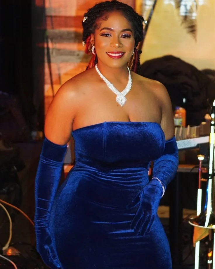 Jamaican 81 (thick milf) image 5