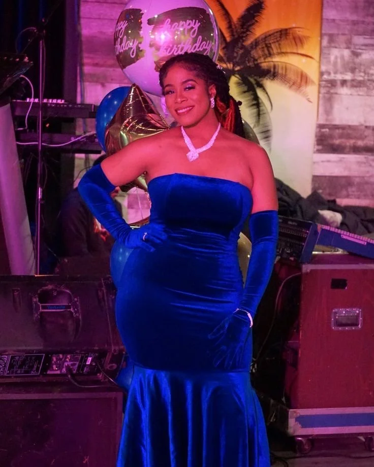 Jamaican 81 (thick milf) image 6