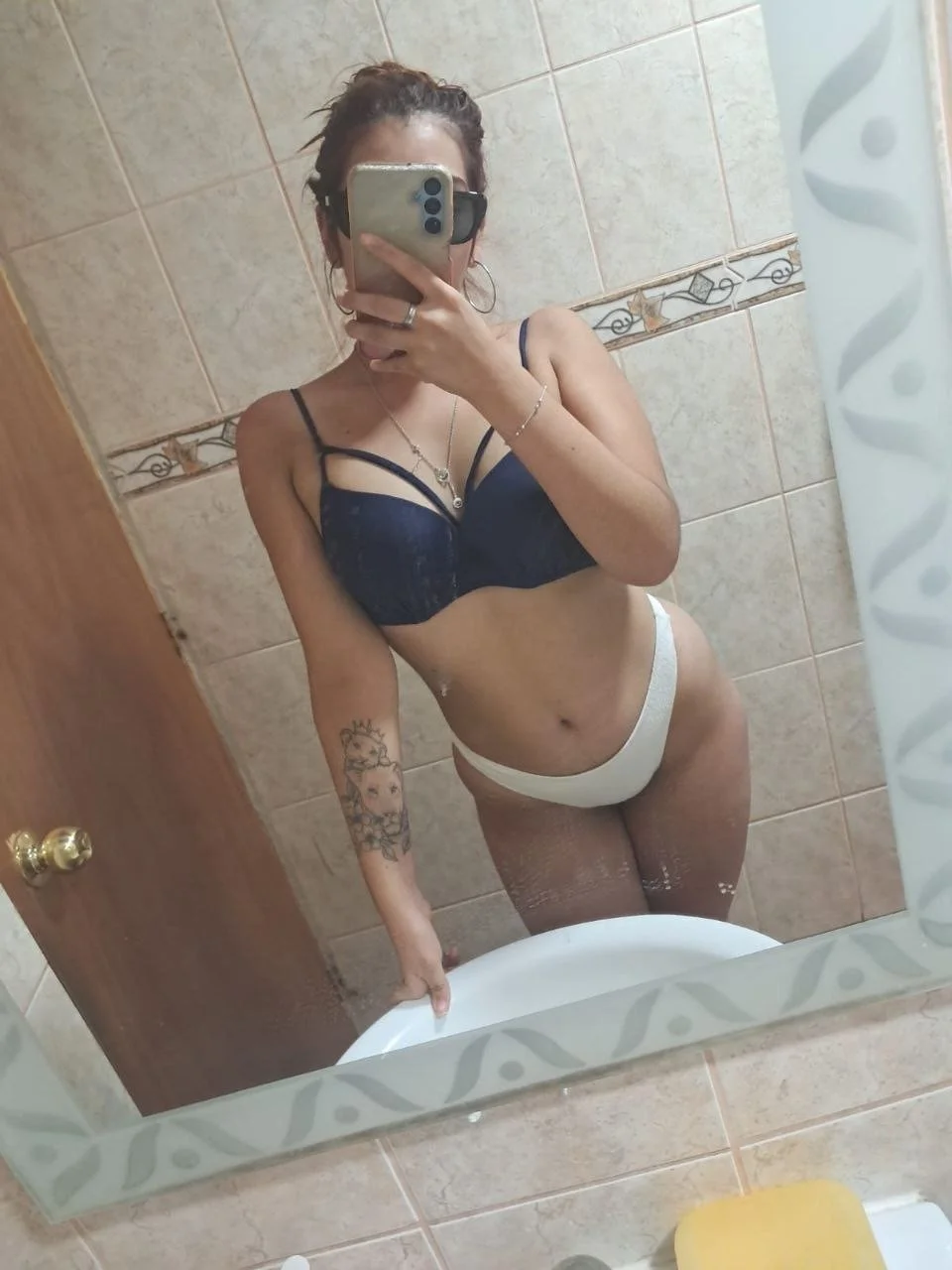La zorra de Francisca Belen Guzman una perra chilena que es mamá soltera image 5