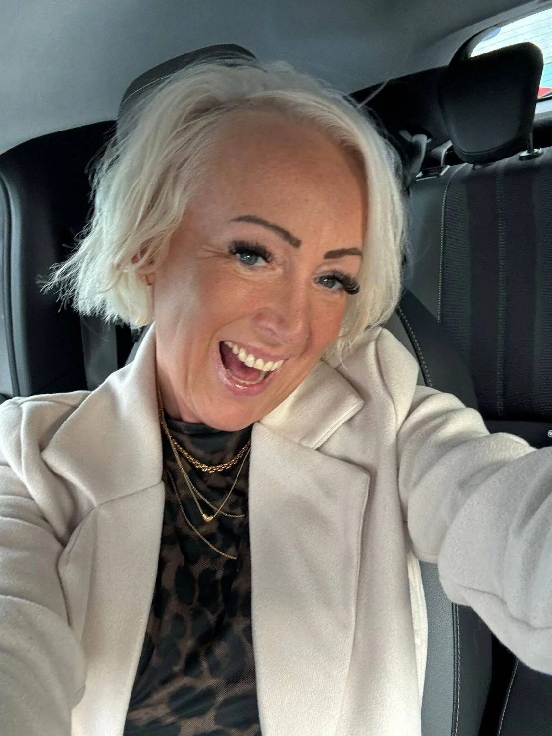 Big Titted UK Whore Miss Taffy image 14