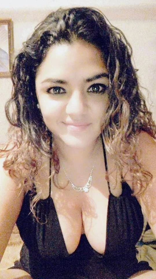 Hermosa Nena Universitaria de Sabrosas y Grandes Tetas 😋 y Culo 🤤 main image