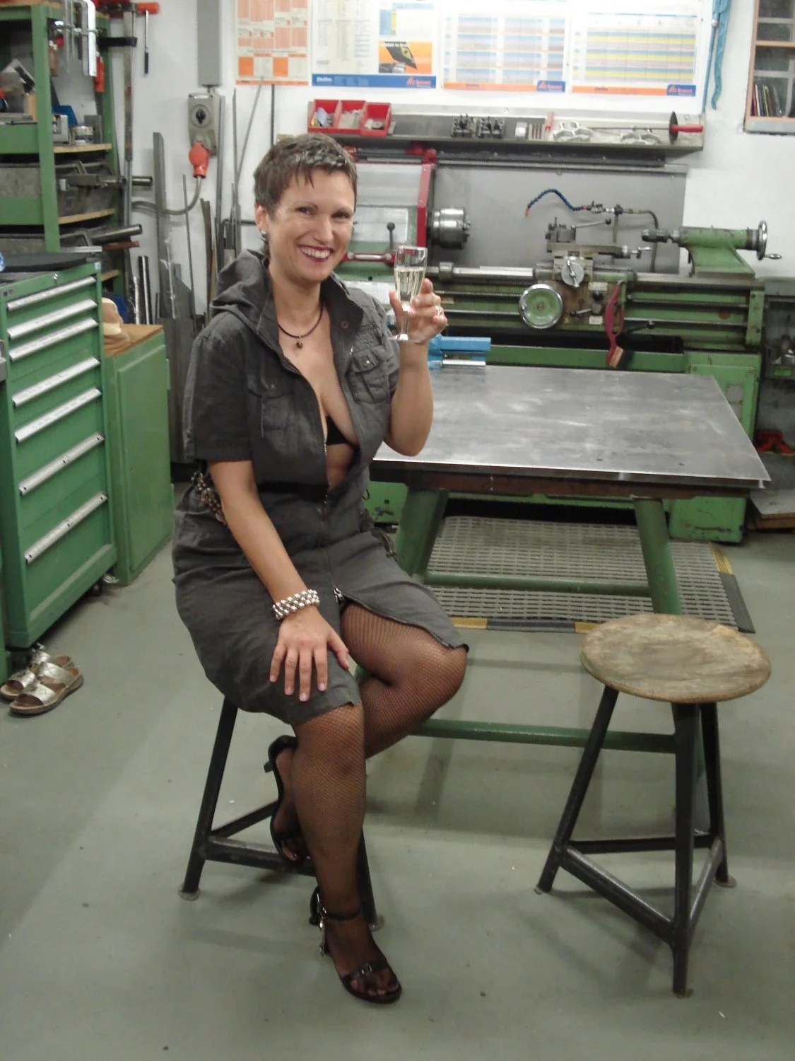 Whore Bettin image 5
