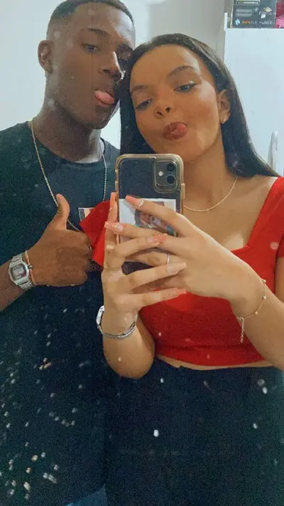 caiu na net casal! putinha foi vazada depois de perder o celular cover image