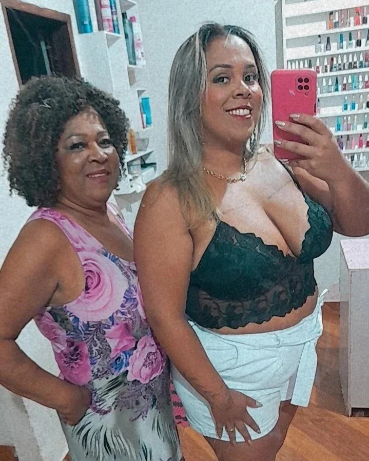 Gorda peituda, merece muita porra na cara e nos peitos. image 5