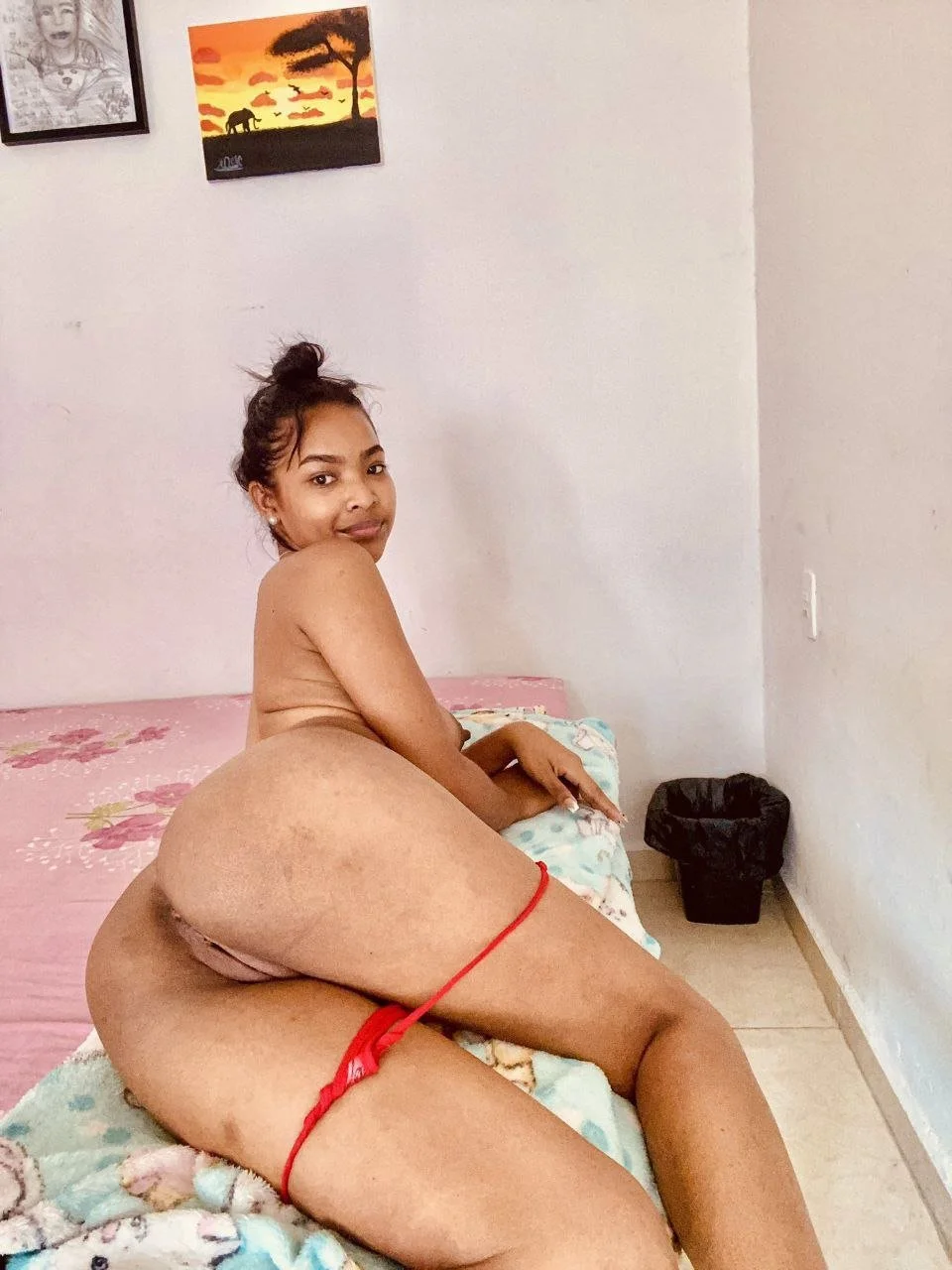 Sexy mixed blk&amp;latin chick image 3