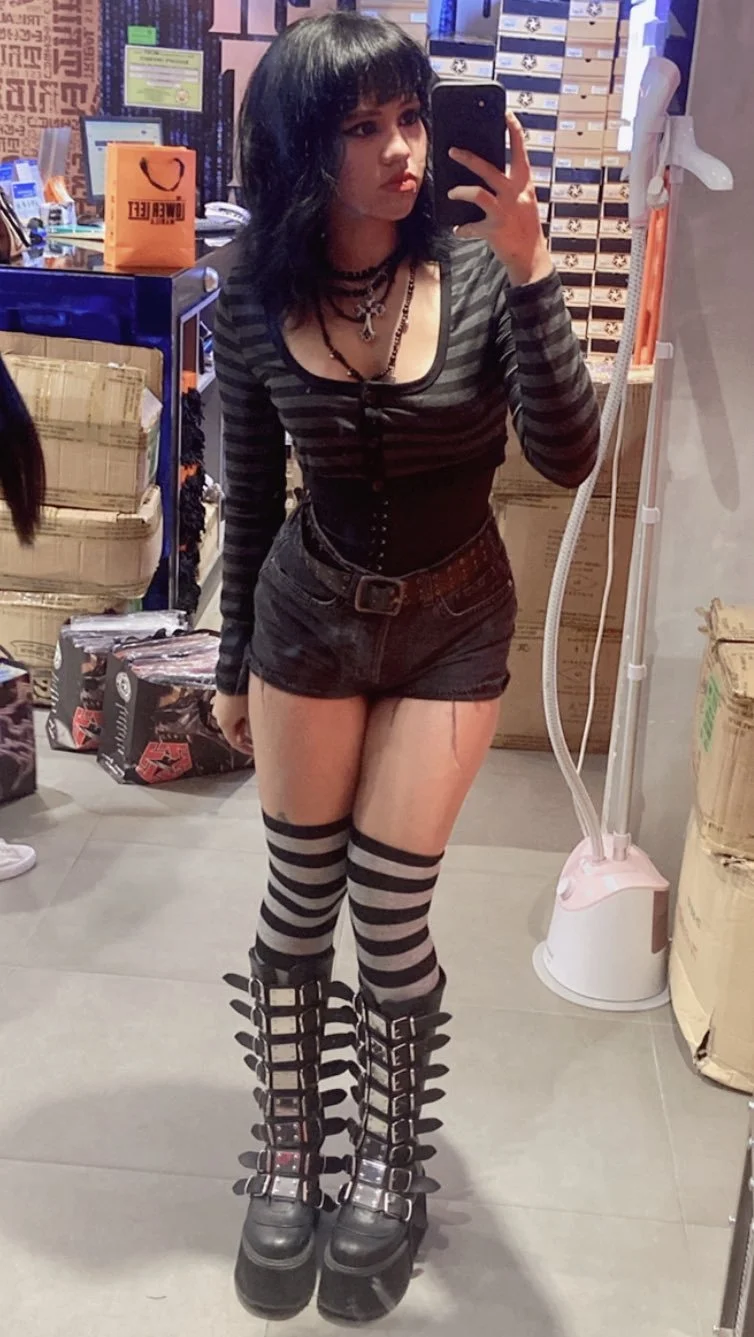19yr old goth Asian slut main image
