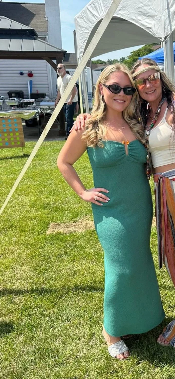 Sexy Philly chick image 14