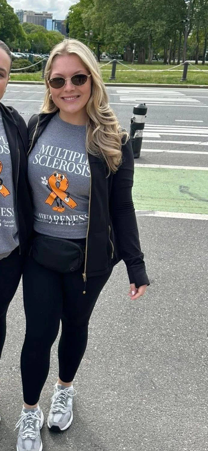 Sexy Philly chick image 19