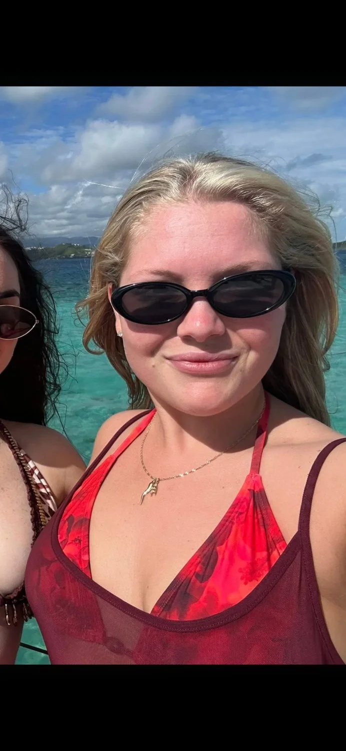 Sexy Philly chick image 20