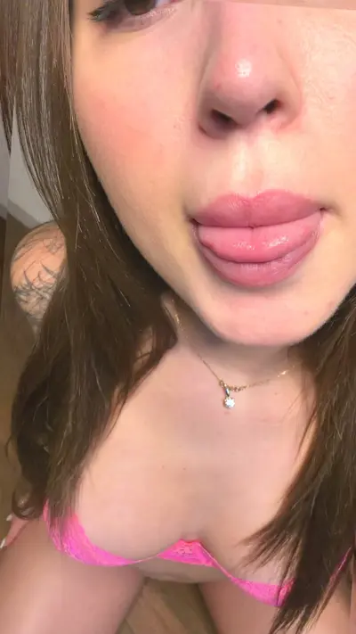 🔞 Sexy round ass stunning masturbating naked wet pussy 🍑💦 OF now cover image