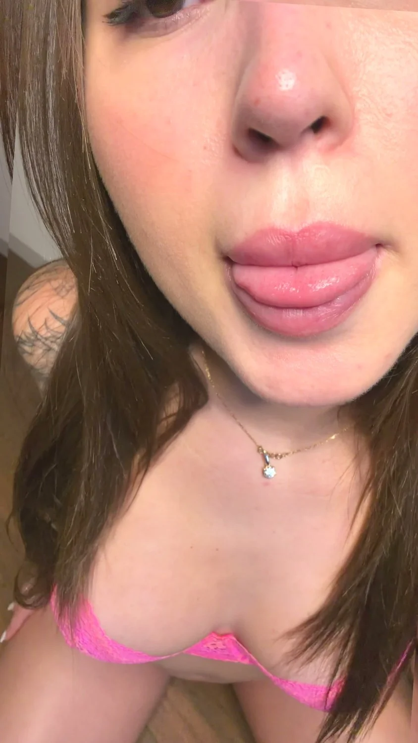 🔞 Sexy round ass stunning masturbating naked wet pussy 🍑💦 OF now image 1