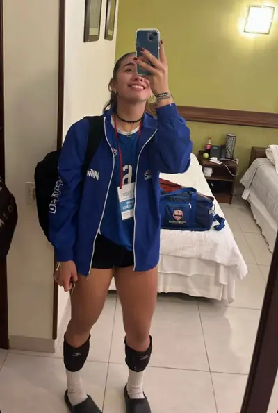 Jugadora de voley sofi paredes paraguaya culona cover image