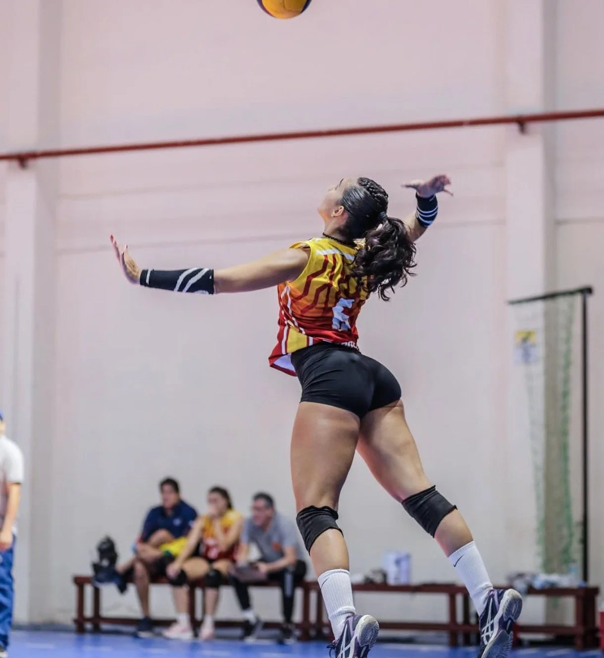 Jugadora de voley sofi paredes paraguaya culona image 26