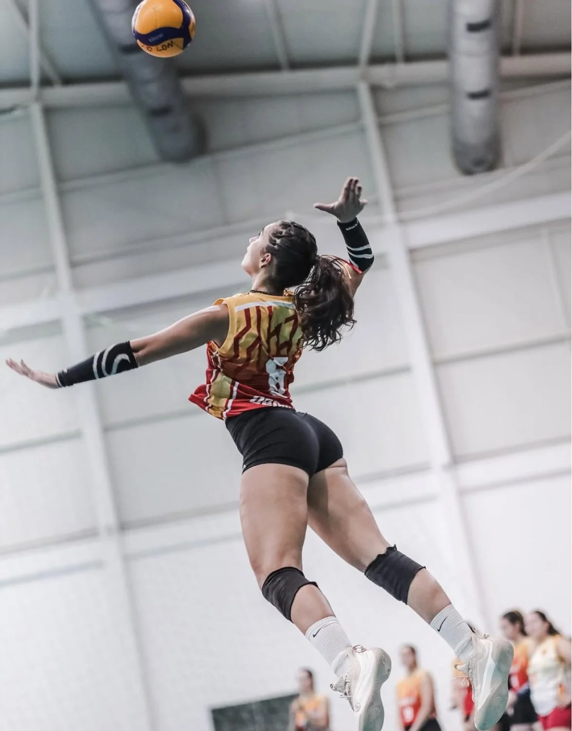 Jugadora de voley sofi paredes paraguaya culona image 28