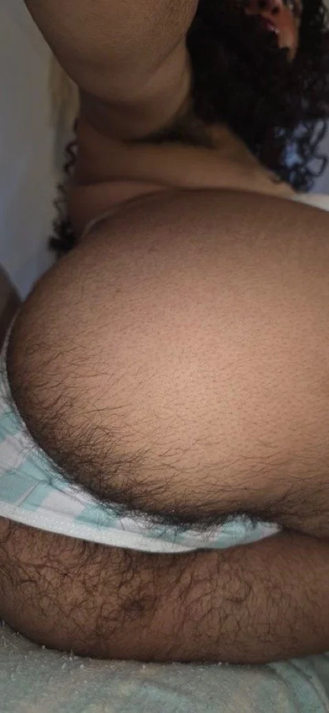 beautiful hairy columbian image 3