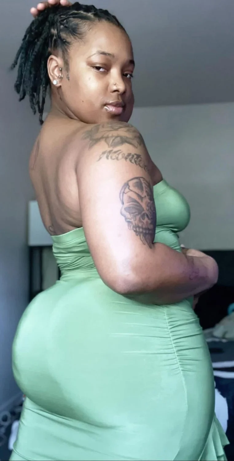 My thick ass cousin I would to stick my dick 🍆 rite in her ass she stay teasing on Facebook image 3