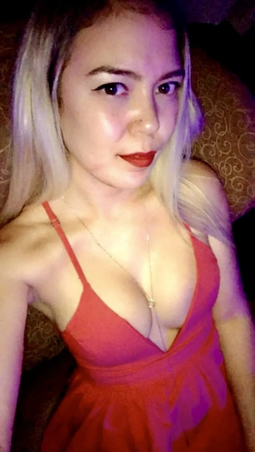 Blonde Slut image 4