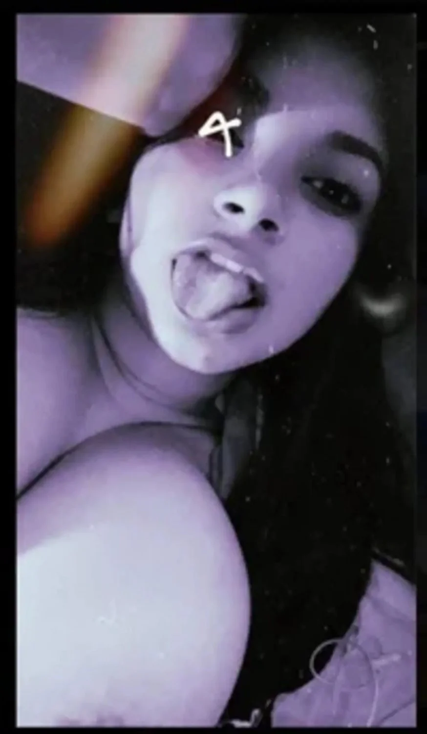 Periodista chichona con unas tetas enormes image 12