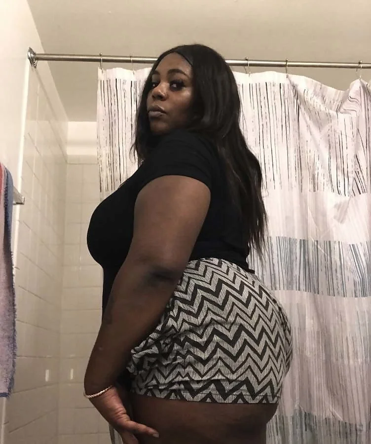Ebony shows her pink phat pussy and large breasts image 14