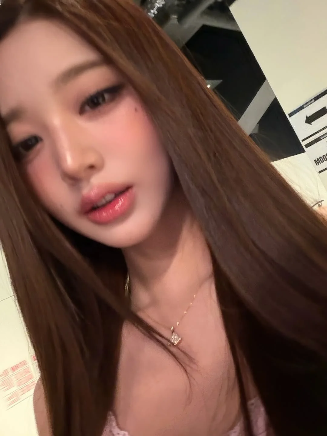 Just a cute little wony... like what you see? 😉 main image