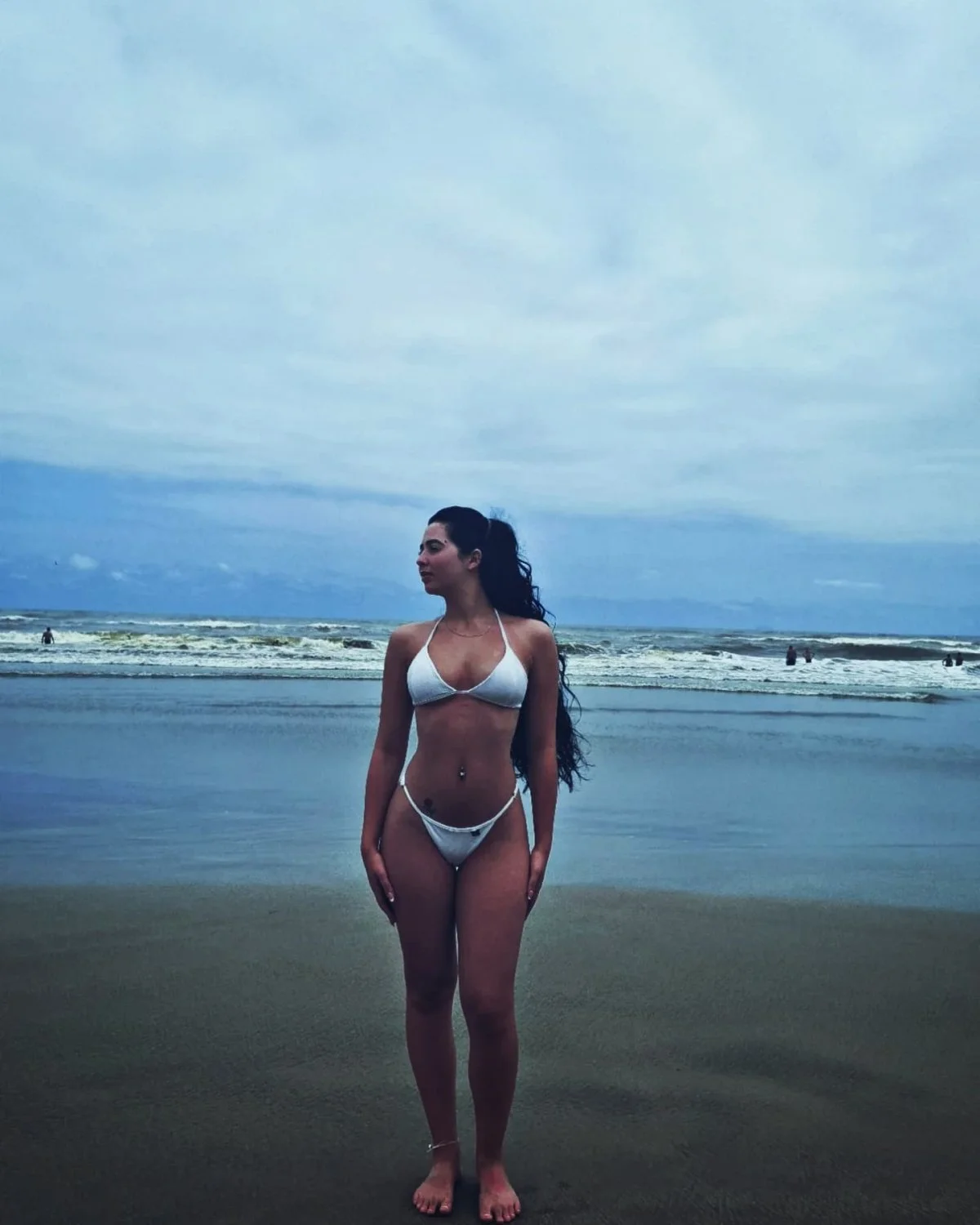 novinha branquinha rabuda E 1 image 2