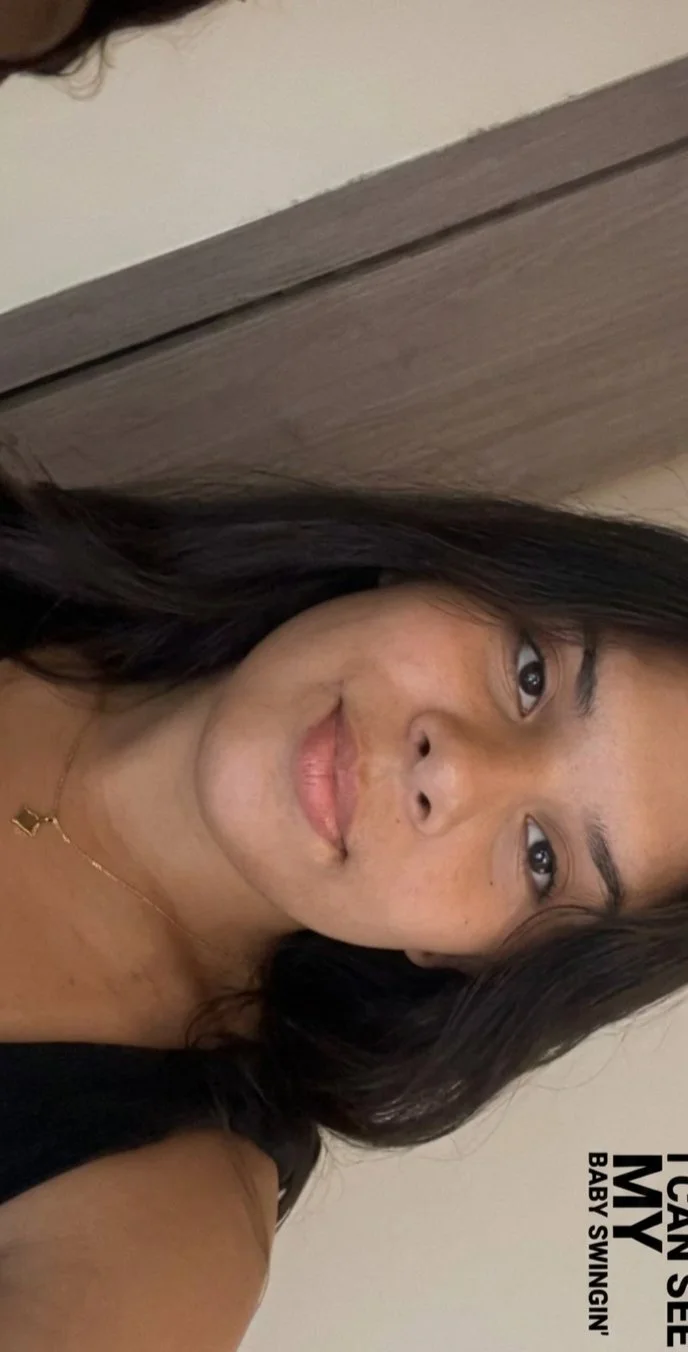Seguidor pediu pra Vazar fotos de novinha gostosa mostrando sua bucetinha e seu cuzinho rosado image 5