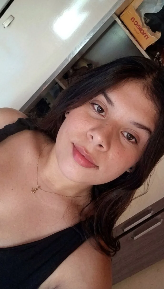 Seguidor pediu pra Vazar fotos de novinha gostosa mostrando sua bucetinha e seu cuzinho rosado image 8