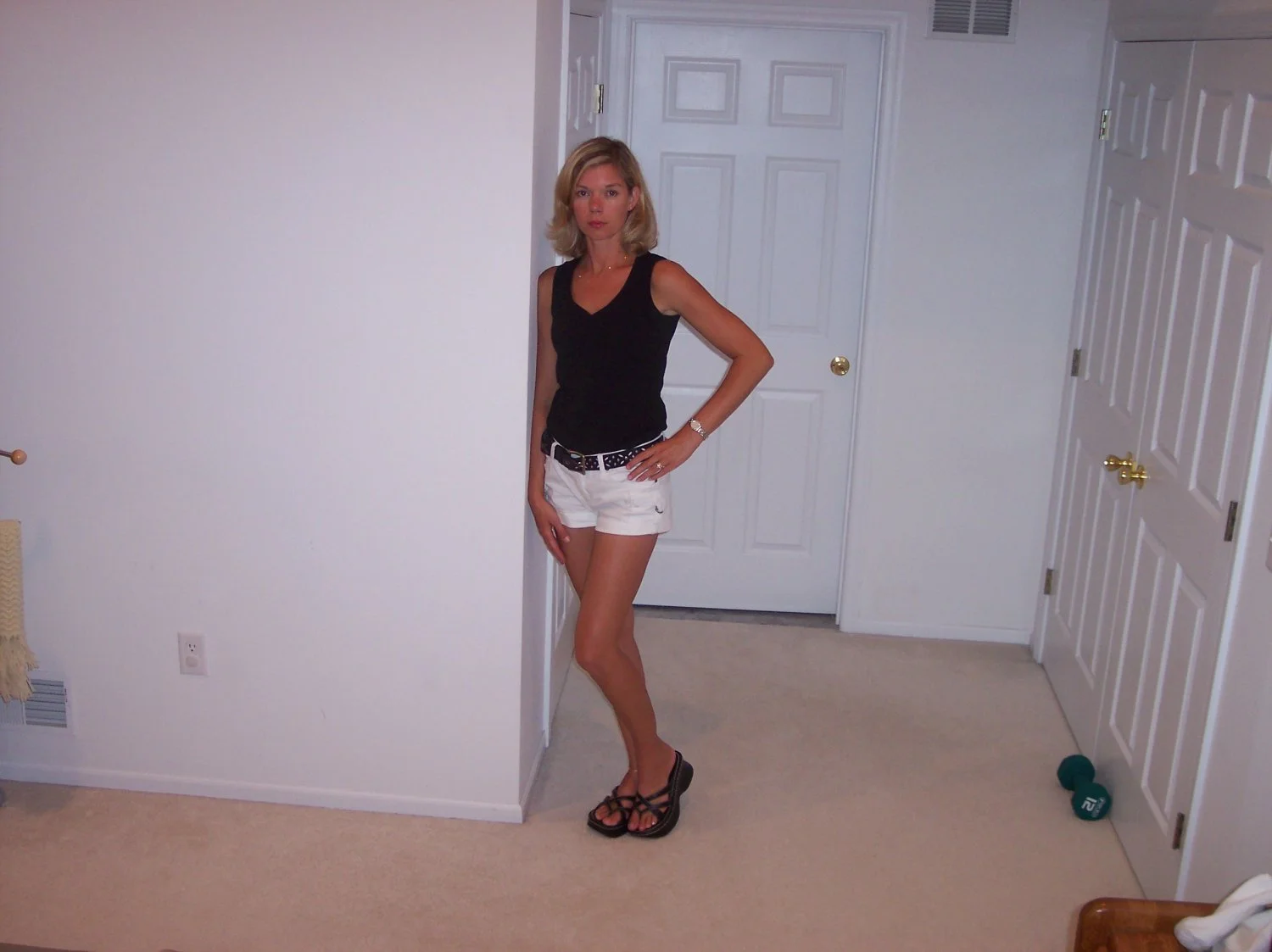 Hot Mom poses nude & shows her holes - private pics leaked (who knows her?) image 8