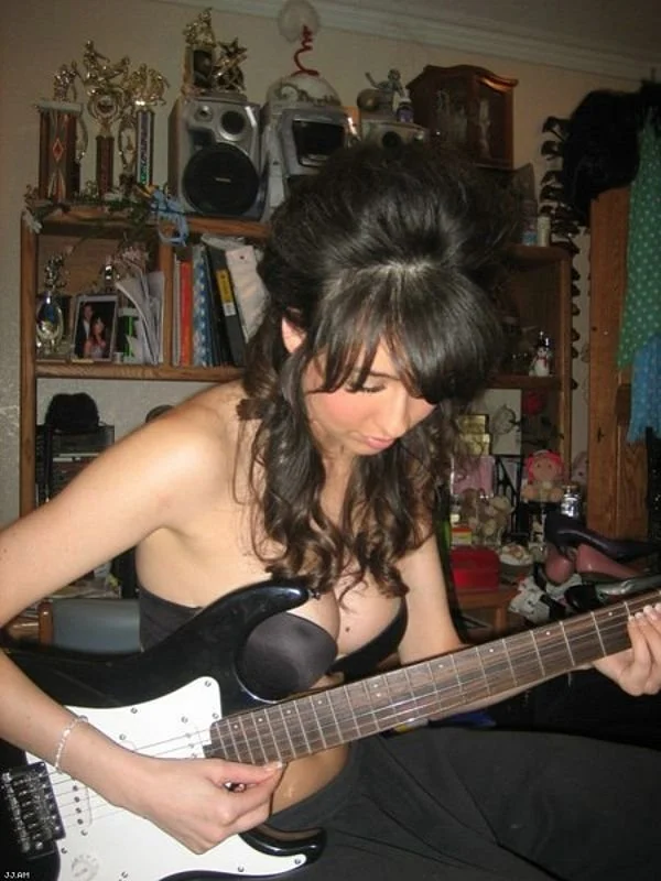 Busty Brunette Amateur image 7