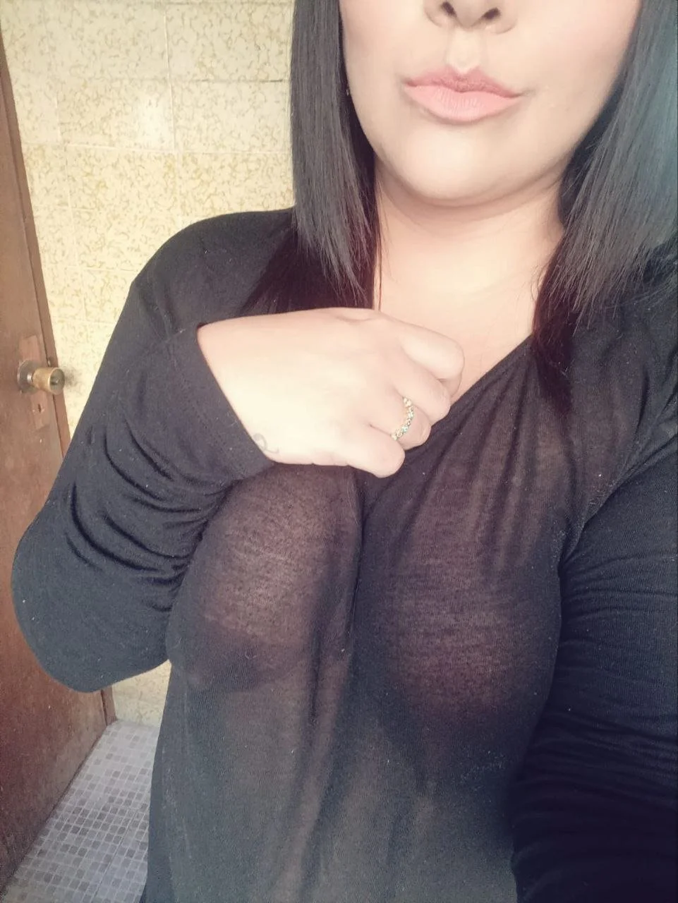 Putita de Neza Elizabeth Díaz le manda contenido a sus compañeros de la oficina image 10