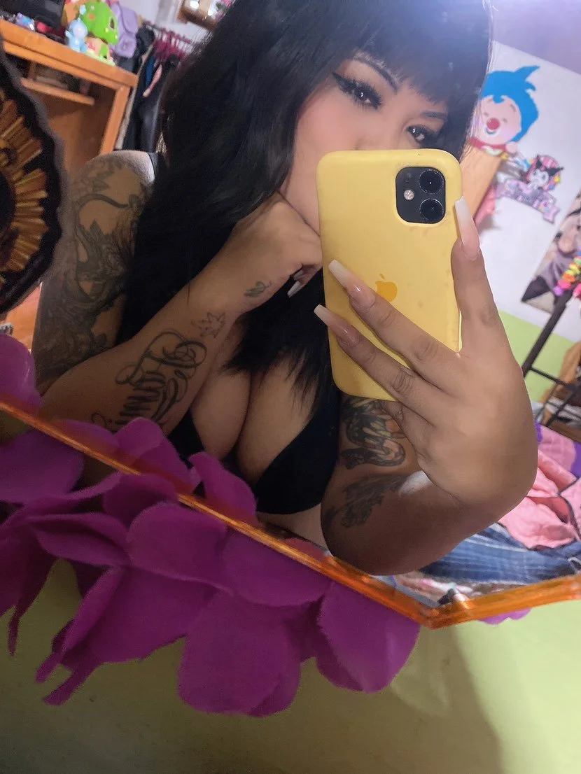 Putita de Neza Elizabeth Díaz le manda contenido a sus compañeros de la oficina image 21
