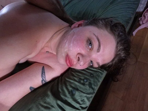 Joven puta con un culo bien grande image 17