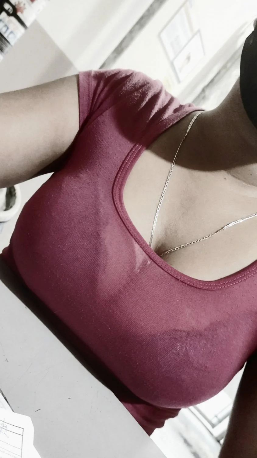 Chaparrita de blusa transparente con tetas hermosas image 3