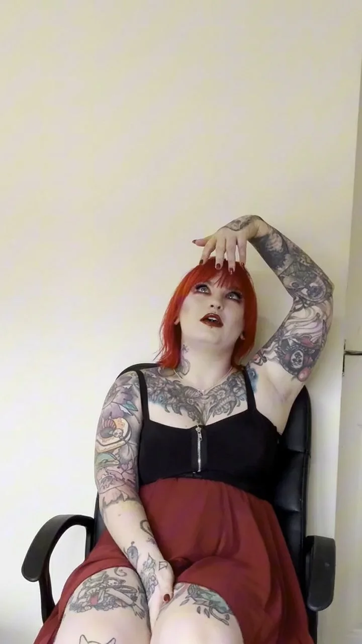 Hypno Reaction - Chubby goth girl hypnotized to strip image 2