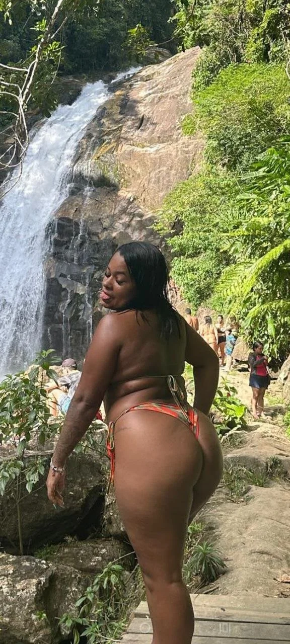 Gorda putona negra baixa renda image 8