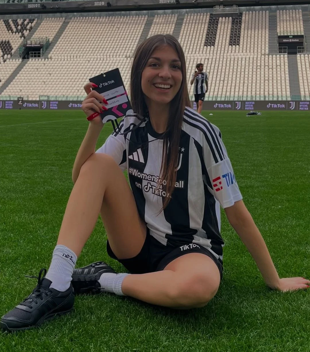 Cristina Colombo hot italian football influencer image 29