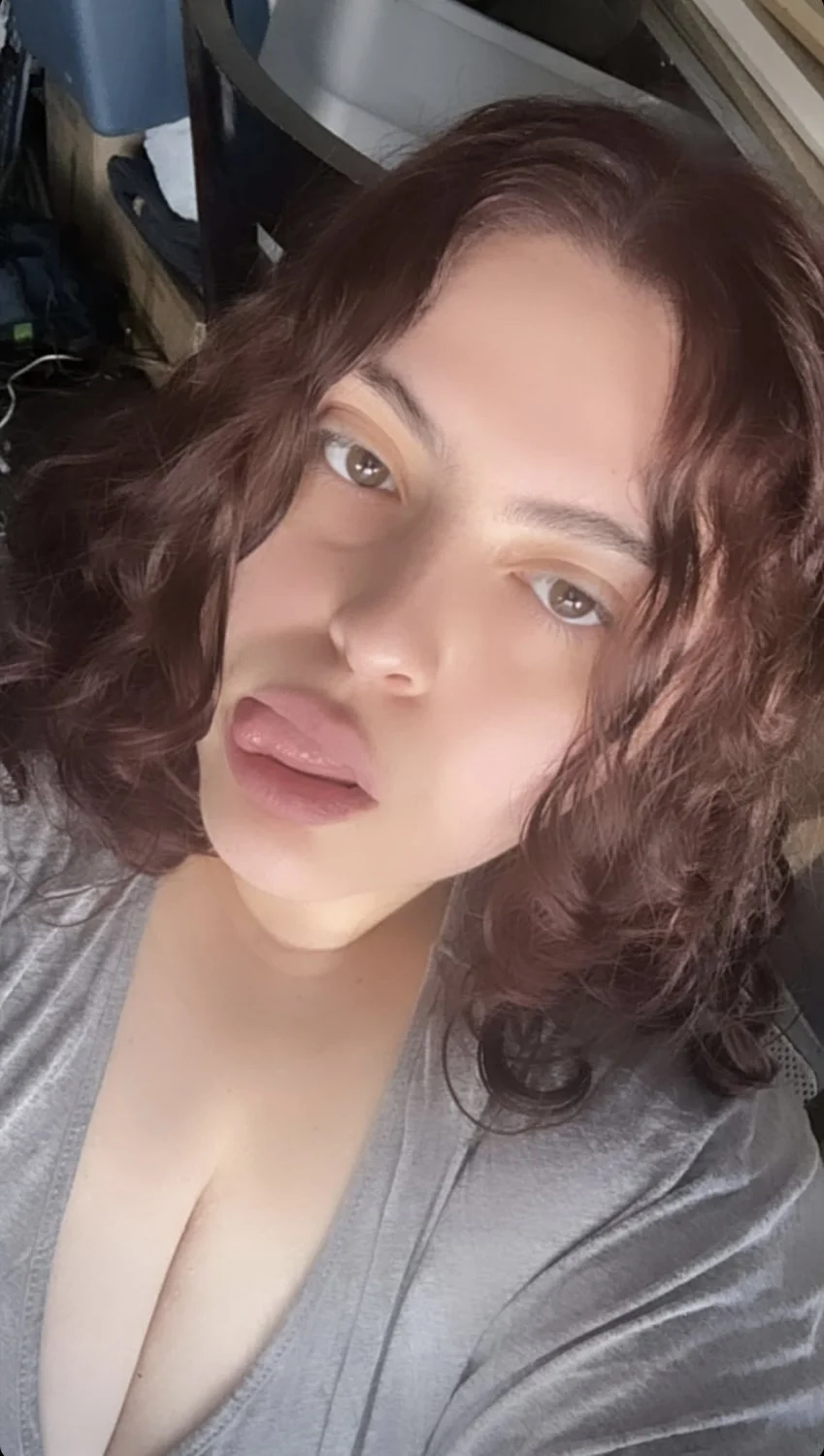Emily 🍑 main image