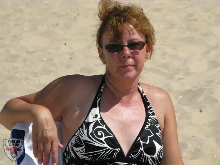 Webslut Lisa McKenna image 3